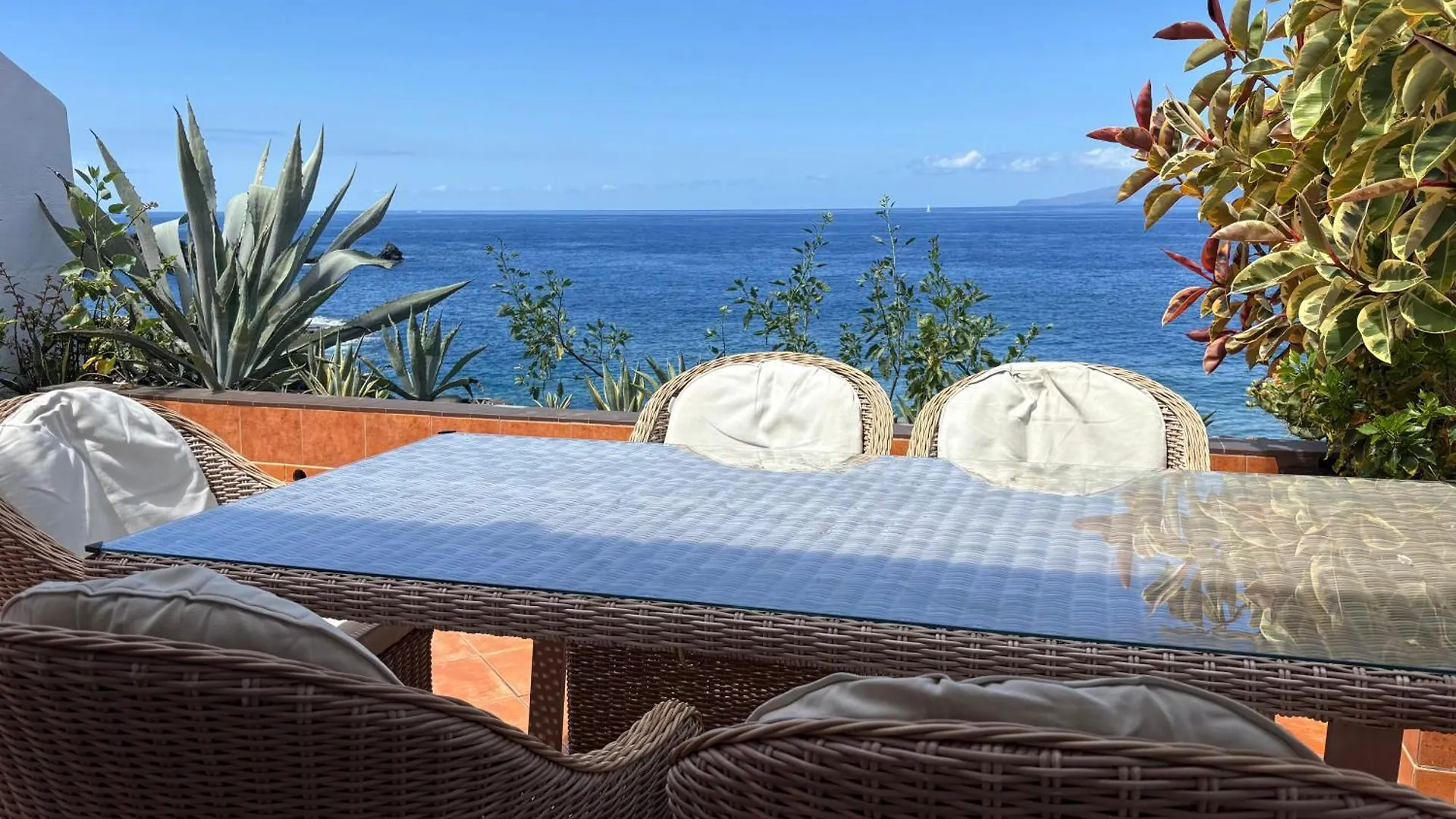 Exclusive Frontline One Bedroom Apartment Puerto de Santiago